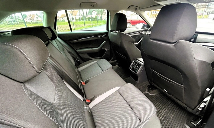 Skoda Octavia cena 109900 przebieg: 38396, rok produkcji 2022 z Starogard Gdański małe 106